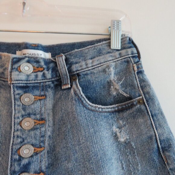 MOUSSY VINTAGE Exposed Button Fly Distressed Raw Hem Jean Shorts - Picture 3 of 15